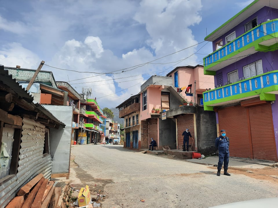 निषेधाज्ञाको समयमा देखिएको बैतडीको शाहीलेक बजार (फोटो फिचर)